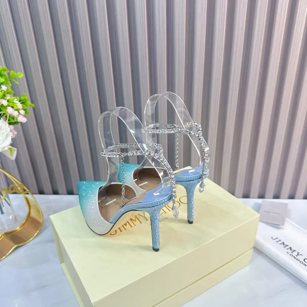 👟👟Ex-factory price 720👟👟 JIMMY CHOO (Jimmy CHOO) 💝💝💝 is a very comprehensive and noble fashion lifestyle brand. It has a series of women's high-heeled, medium-heeled, flat-heeled sandals with the same strap from major fashion bloggers and celebrities in Hong Kong and the United States.  The Australian pointed toe, round toe and square toe series are simply beautiful. Fall in love with elegance and playful sense of the future. Just by looking at them, you want to own them immediately, but you can really think about a pair of exquisite high heels~~~~~~~~~~~~~~~~~ 💝This series is specially designed for extraordinary and indifferent ladies, thus creating a unique overall effect, Jimmy Choo Design products that inspire women to move forward and show their charm💝💝💝 1⃣️Material: Imported silk hot diamond 2⃣️Inner: Imported Italian lambskin, super soft and delicate 3⃣️Outsole: Imported Italian original original color genuine leather outsole Heel height 10.cm (8.5/6.5cm can be made) 4⃣️Code number: 35-39 (34.40.41.42 customized)